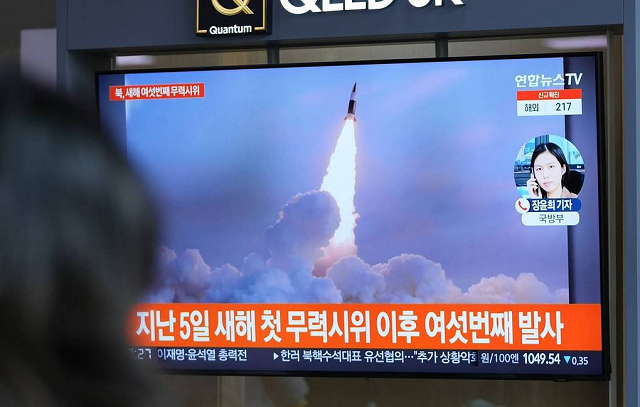 Hình ảnh Triều Tiên phóng tên lửa.