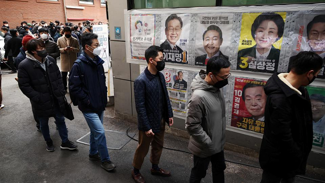 Người Hàn Quốc đi bỏ phiếu bầu tổng thống tiếp theo.