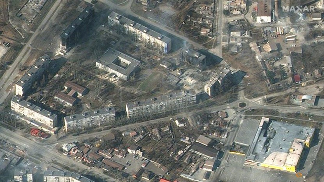 Hình ảnh vệ tinh về các tòa nhà  bị cháy và hư hại nặng vì chiến sự ở Mariupol vào ngày 18 tháng 3 năm 2022.