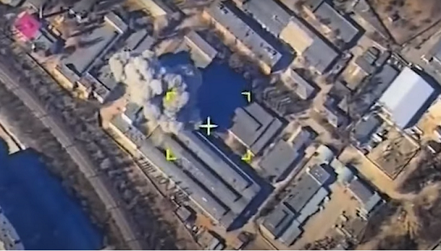 Hình ảnh Nga tấn công hệ thống S-300 của Ukraine.