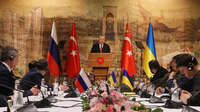 Tổng thống Thổ Nhĩ Kỳ chào mừng phái đoàn đàm phán của Nga và Ukraine.