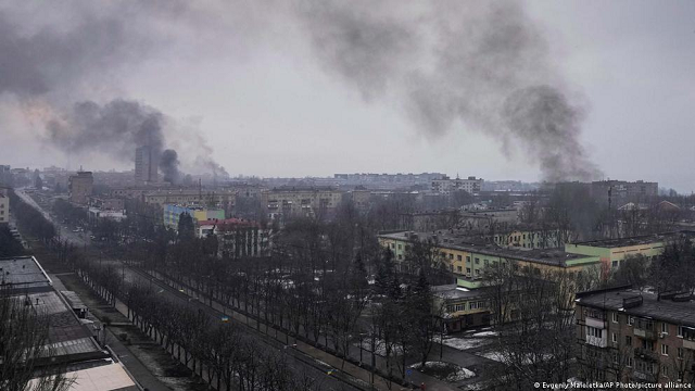 Khói bốc lên sau các cuộc giao tranh ở Ukraine.