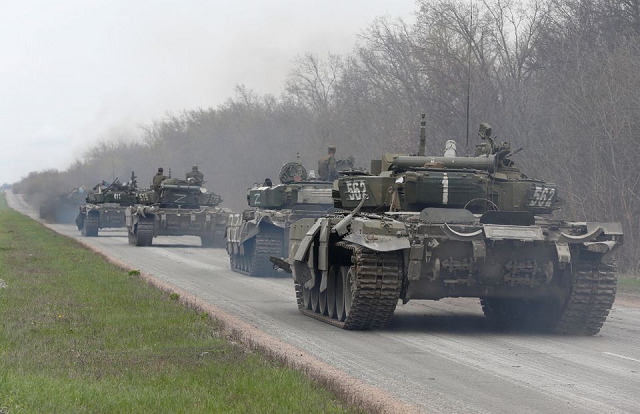 Xe tăng của lực lượng thân Nga tại Mariupol, Ukraine.