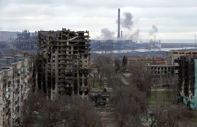 Những tòa nhà bị phá hủy gần nhà máy thép Azovstal, Mariupol, Ukraine.