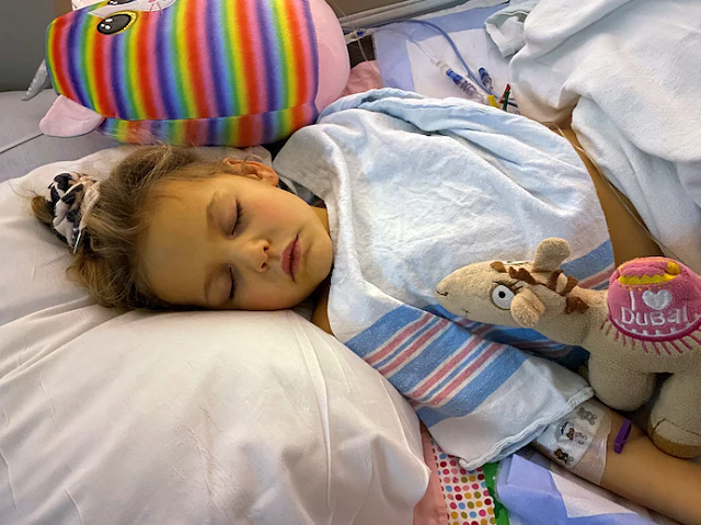 Bé Liviah Widders, 4 tuổi, đang chờ được cấy ghép tại Trung tâm Y tế Bệnh viện Nhi Cincinnati sau khi được chẩn đoán mắc bệnh suy gan.