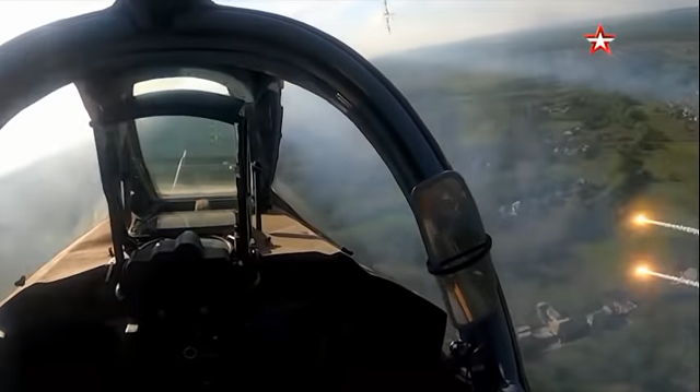 ‘Xe tăng bay’ Su-25 tấn công mục tiêu của Ukraine.