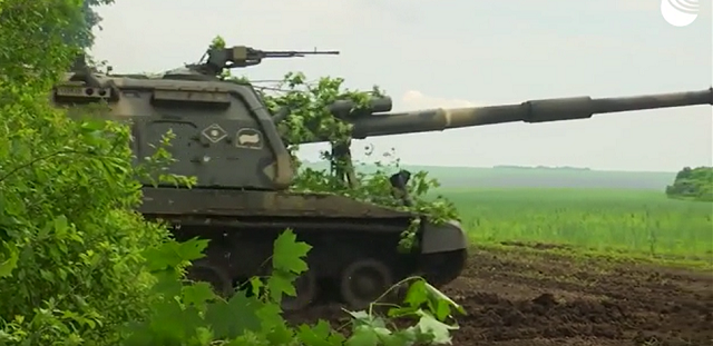 Hình ảnh từ video Nga tấn công xe tăng Ukraine.