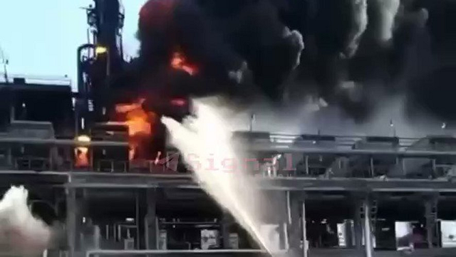 Nhà máy lọc dầu của Nga bị tấn công.