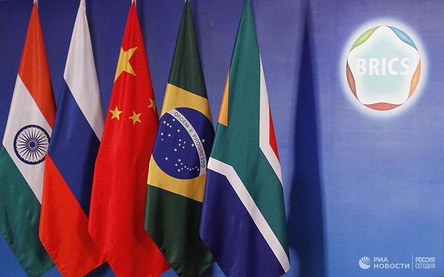 Nhóm BRICS gồm các nước Brazil, Nga, Ấn Độ, Trung Quốc, Nam Phi.