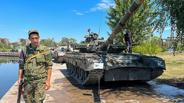 Triển lãm vũ khí thu được của lực lượng Ukraine.