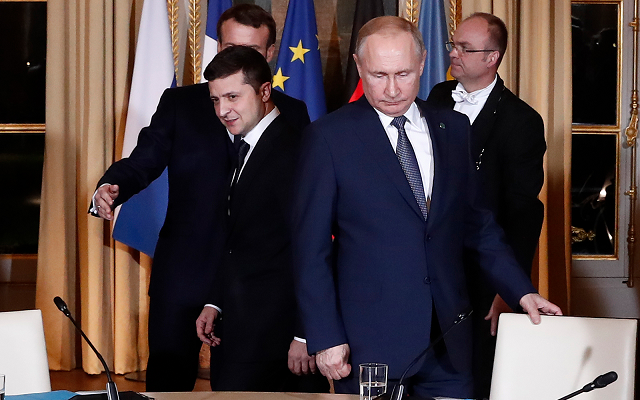 Tổng thống Nga Vladimir Putin và Tổng thống Ukraine Vladimir Zelensky đến Điện Elysee, Paris, Pháp, ngày 9 tháng 12 năm 2019.