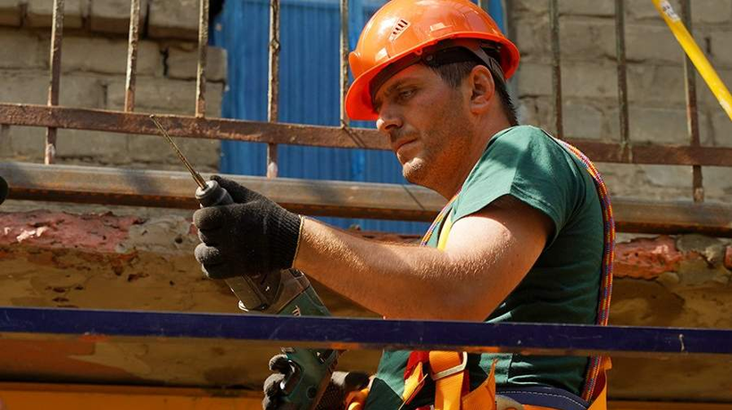 Công nhân xây dựng ở Donbass.