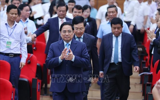 Thủ tướng Phạm Minh Chính đến dự Hội nghị triển khai Nghị quyết số 11. Ảnh: Dương Giang/TTXVN 