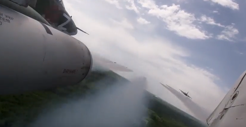 Nga phóng hỏa lực từ máy bay.