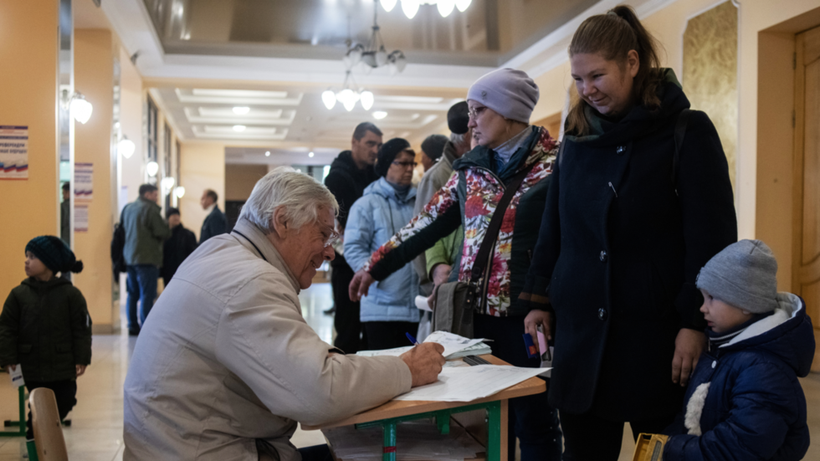 Người dân ở Luhansk bỏ phiếu gia nhập Nga.