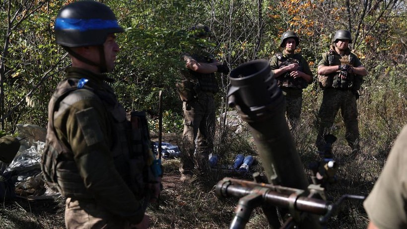 Quân nhân Ukraine trên chiến tuyến với quân đội Nga ở khu vực Donetsk.