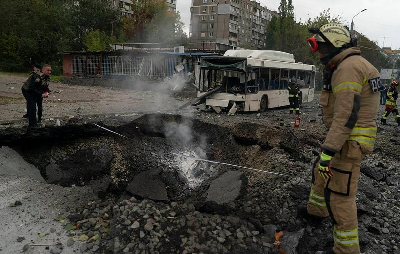 Hiện trường sau một vụ tấn công ở Ukraine.