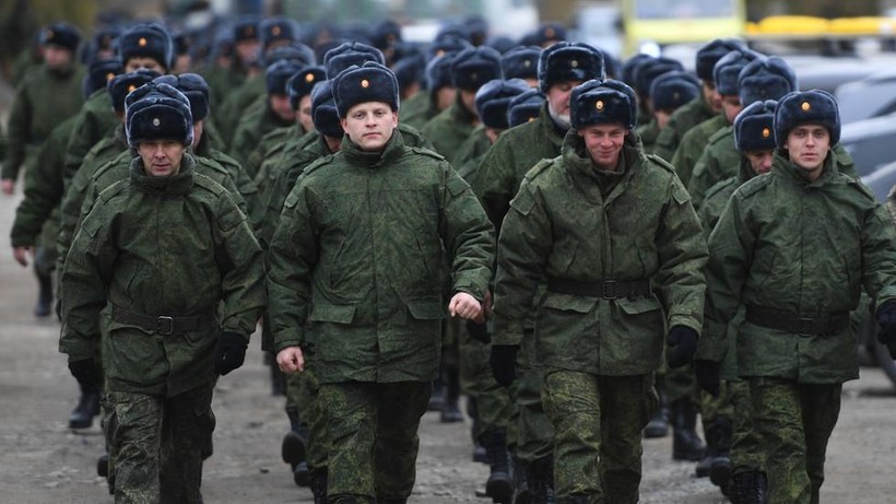 Nam giới Nga được gọi nhập ngũ trong thời gian động viên cục bộ.