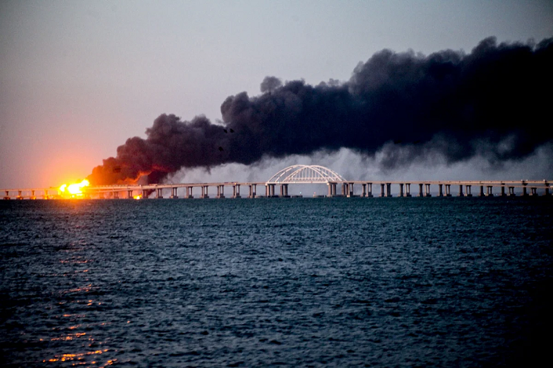 Vụ nổ trên cầu Crimea hôm 8/10.