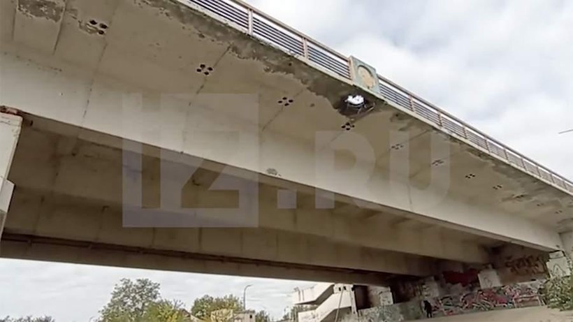 Cây cầu bị hư hại sau cuộc tấn công của Ukraine.