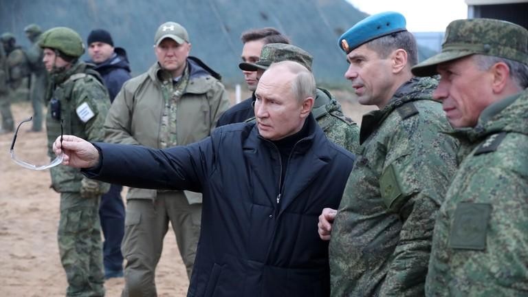 Tổng thống Putin tới khu huấn luyện ở khu vực phía tây Ryazan.