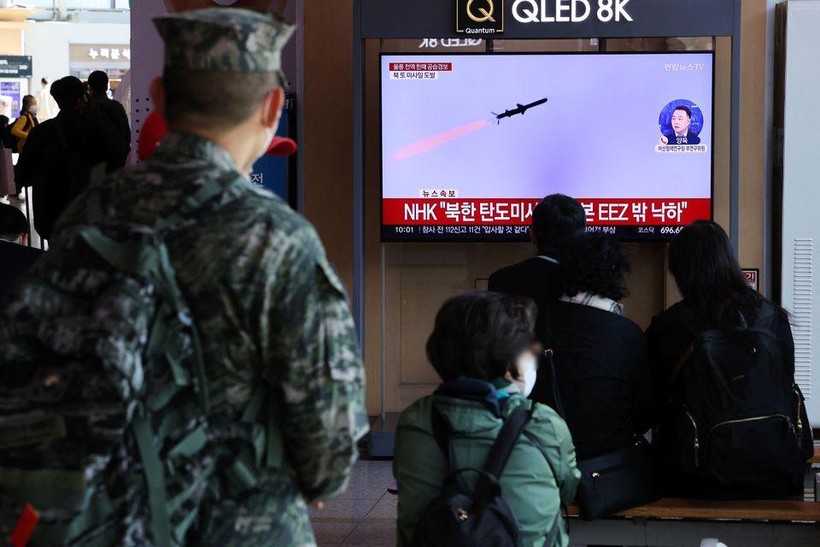 Thông tin về vụ phóng tên lửa của Triều Tiên trên truyền hình.