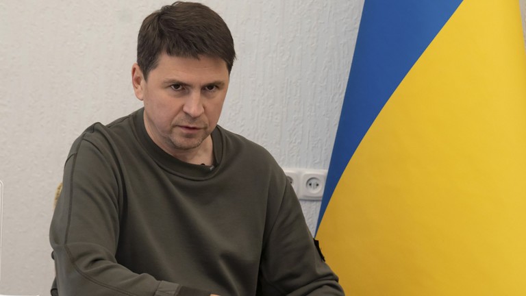 Cố vấn Mikhail Podoliak của Tổng thống Ukraine. (Ảnh: AP).