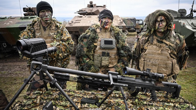 Binh sĩ thuộc đội đặc nhiệm của quân đội Pháp trong một cuộc tập trận ngày 25/11/2022 tại Cincu, Romania. (Ảnh: Daniel MIHAILESCU / AFP).