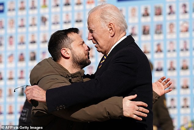 Tổng thống Mỹ Joe Biden và người đồng cấp Ukraine Zelensky.