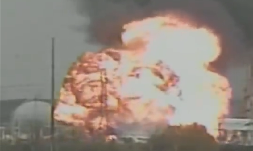 Hình ảnh vụ nổ nhà máy hóa chất ở Texas.