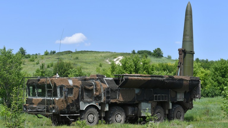 Một bệ phóng tên lửa Iskander-M của Nga trong quá trình hoạt động quân sự của Nga ở Ukraine (Ảnh: Sputnik)