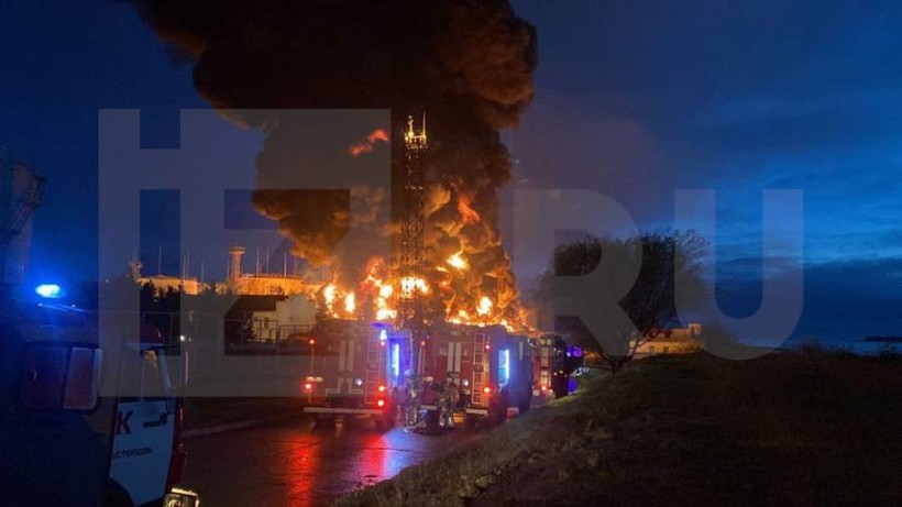 Dầu cháy ở Sevastopol