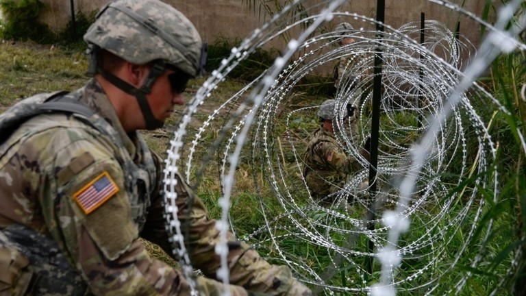 Binh sĩ Quân đội Hoa Kỳ ở gần biên giới với Mexico ở Hidalgo, Texas. (Ảnh: Không quân Hoa Kỳ / SrA Alexandra Minor)