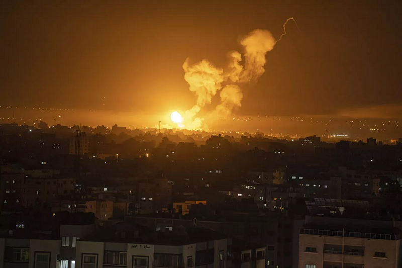 Israel không kích Gaza