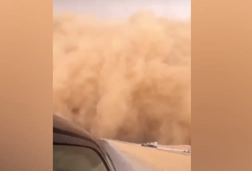 Video bão cát như tận thế ở Ai Cập 