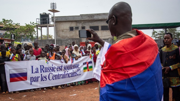 Một cuộc mít tinh ủng hộ Nga ở Bangui, thủ đô của Cộng hòa Trung Phi. (Ảnh: AFP).