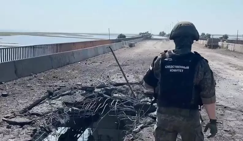 Cây cầu ở Crimea bị tấn công.