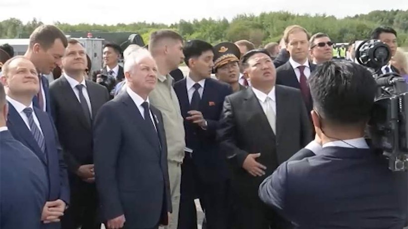 Ông Kim Jong-un xem khả năng của tiêm kích Su-35.