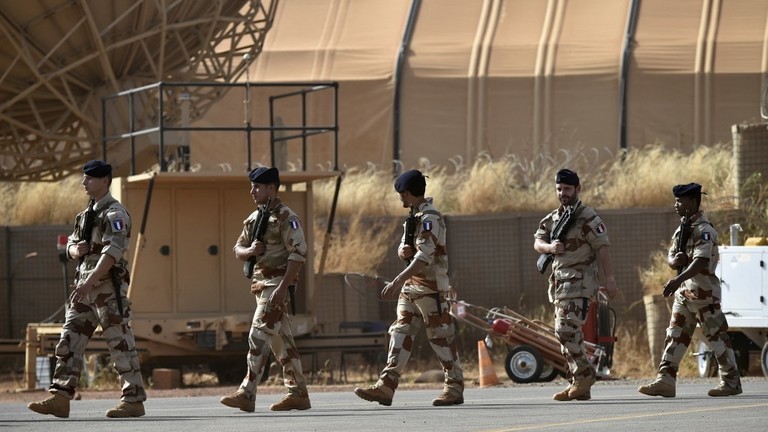 Lính Pháp tại Căn cứ Không quân 101 ở Niamey, Niger, ngày 23/11/2014. (Ảnh: AFP)