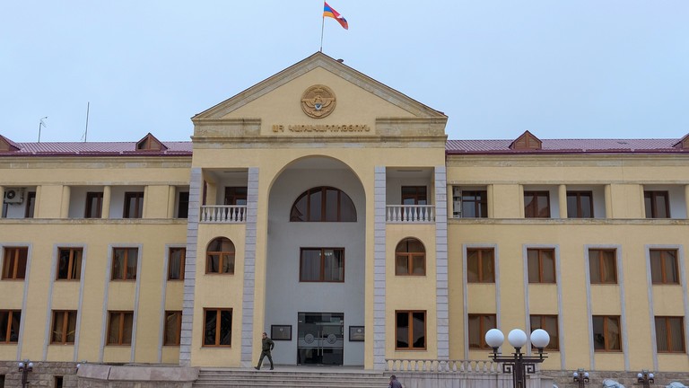 Tòa nhà chính phủ nước Cộng hòa Nagorno-Karabakh ở Stepanakert. (Ảnh: Sputnik/Aram Nersesyan).