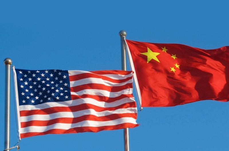 Quốc kỳ Mỹ và Trung Quốc. (Ảnh: Diplomacybeyond)