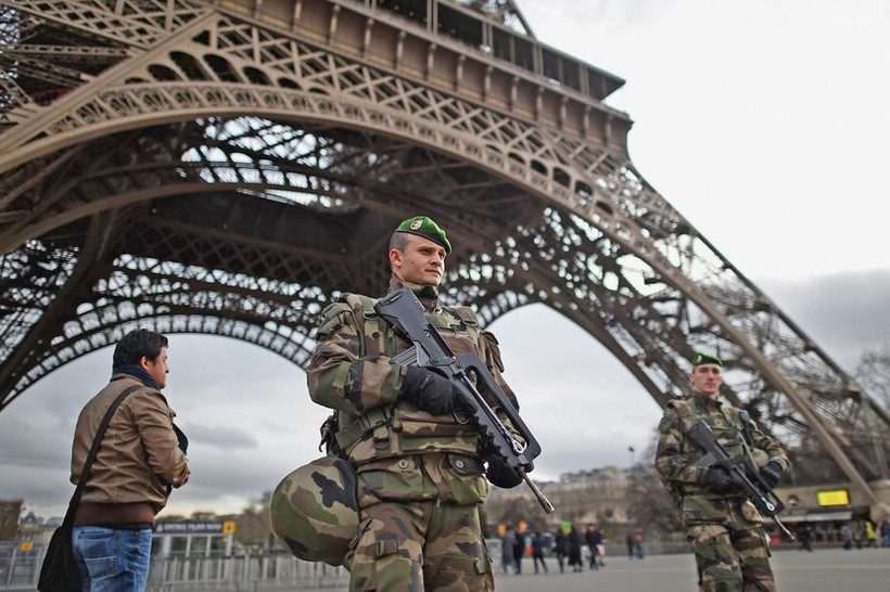 Lực lượng an ninh Pháp (Ảnh: Getty Images)