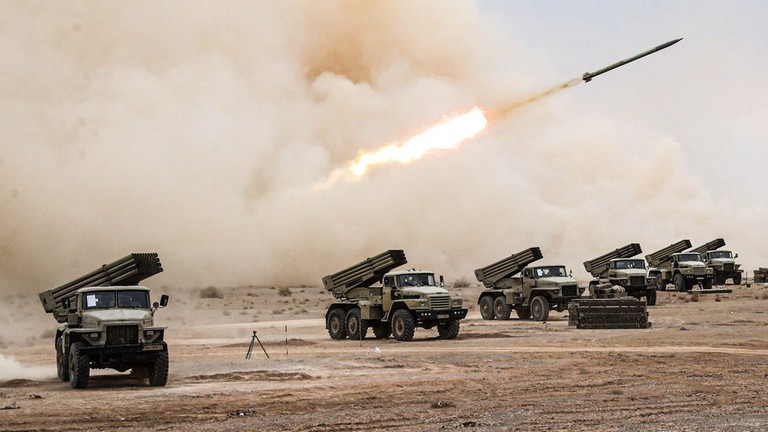 Một bức ảnh do văn phòng truyền thông Quân đội Iran cung cấp cho thấy tên lửa được phóng trong một cuộc tập trận quân sự ở tỉnh Isfahan ở miền trung Iran.