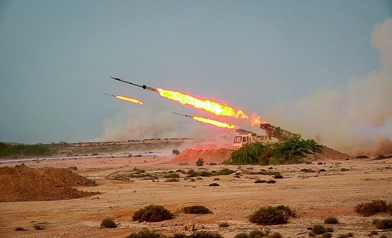 Iran phóng tên lửa