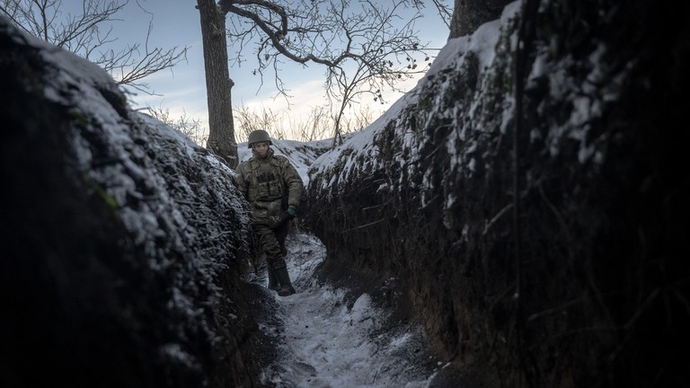 Lính bộ binh Ukraine trong chiến hào. (Ảnh: Getty Images)
