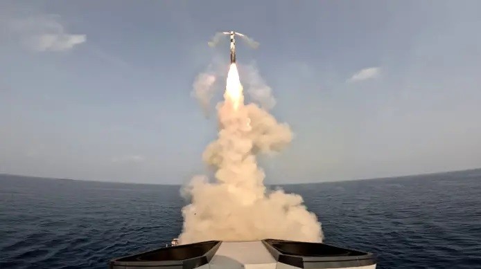 Tên lửa BrahMos. (Ảnh: Hải quân Ấn Độ).