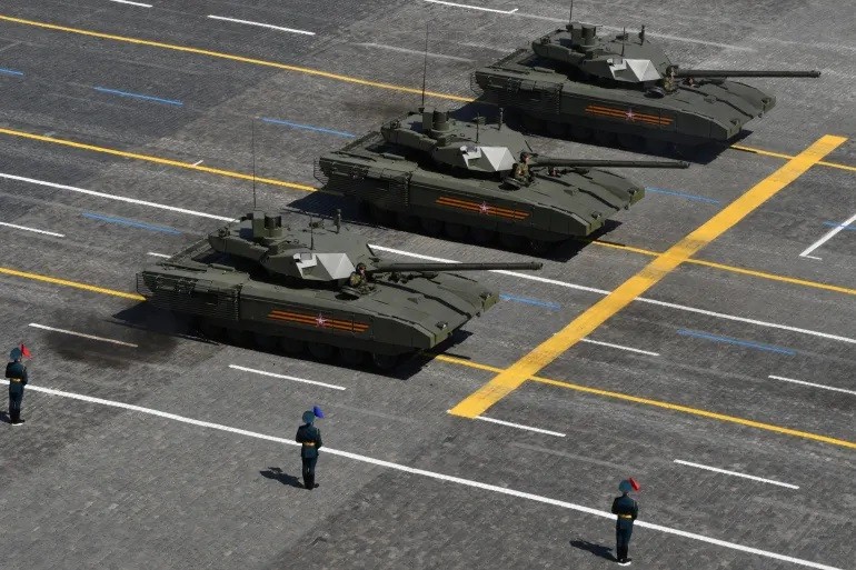 Xe tăng T-14 Armata của Nga tham gia Cuộc diễu hành Ngày Chiến thắng tại Quảng trường Đỏ ở Moscow. (Ảnh: Reuters)