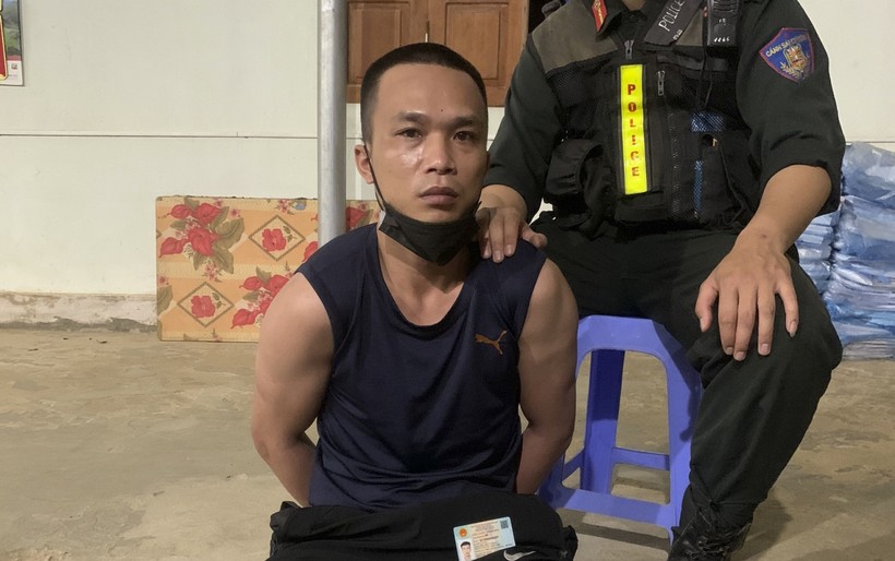 Đối tượng Nguyễn Việt Thắng bị bắt giữ. Ảnh Thu Trang.