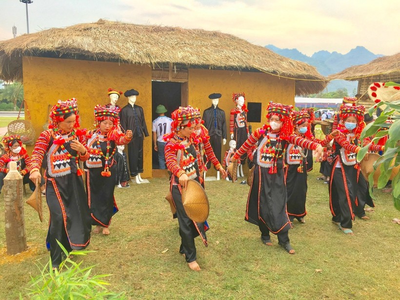 Lai Châu là địa phương có đa sắc màu văn hóa trong cộng đồng các dân tộc Việt Nam, với 20 dân tộc anh em cùng chung sống.