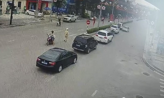 Hình ảnh vụ việc cắt từ Camera giao thông.